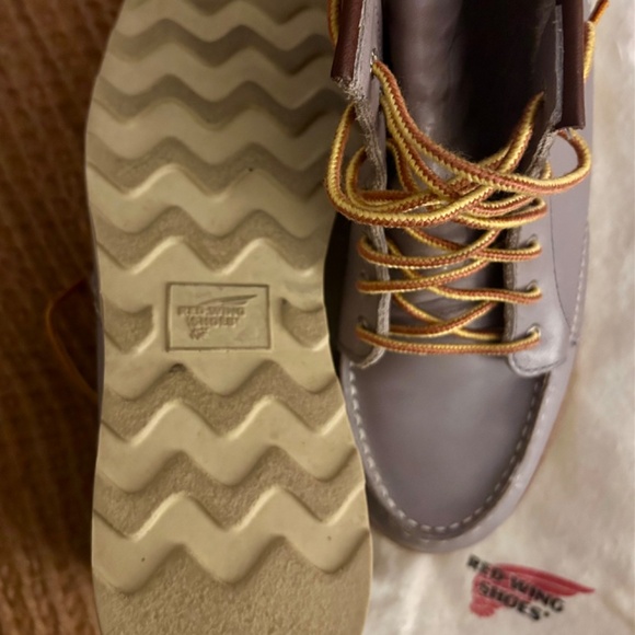 Red Wing Heritage Women’s 6-in Classic Moc Boots - Picture 4 of 7